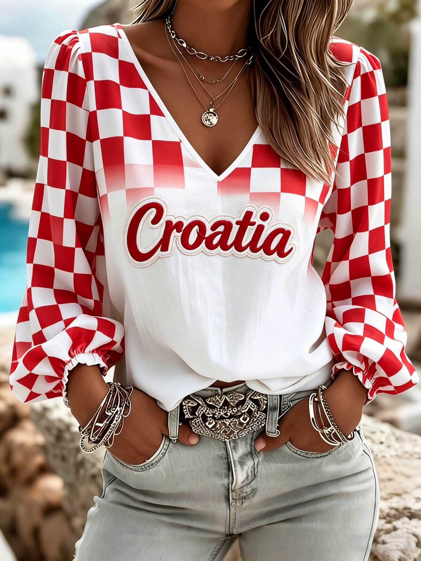 Ženska majica s V-izrezom u bojama hrvatske zastave