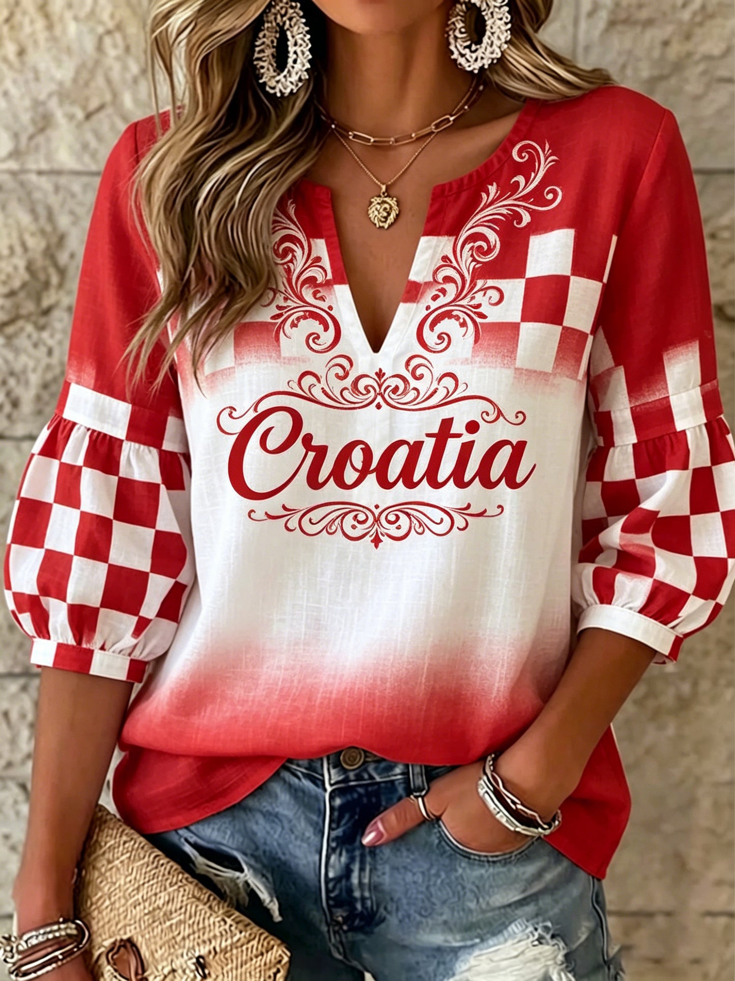 Ženska majica s v-izrezom i hrvatskim cvjetnim umjetničkim uzorkom