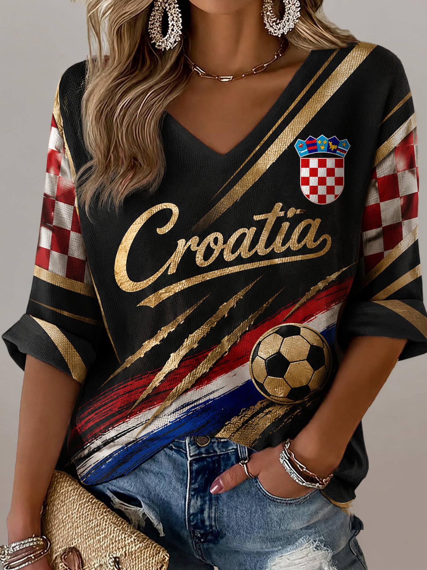 Tisak umjetničkog djela za navijače hrvatske nogometne reprezentacije za žene, majica s V-izrezom